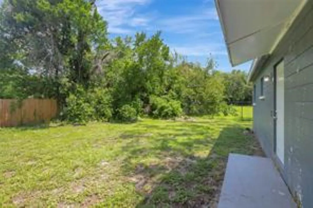 2 bed, 700 sqft, $1,550 — Photo 2