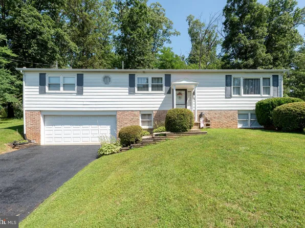 41 Oak Dr, Mount Wolf, PA 17347