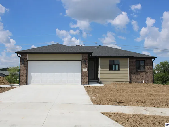 6441 N 13th Ct, Lincoln, NE 68521