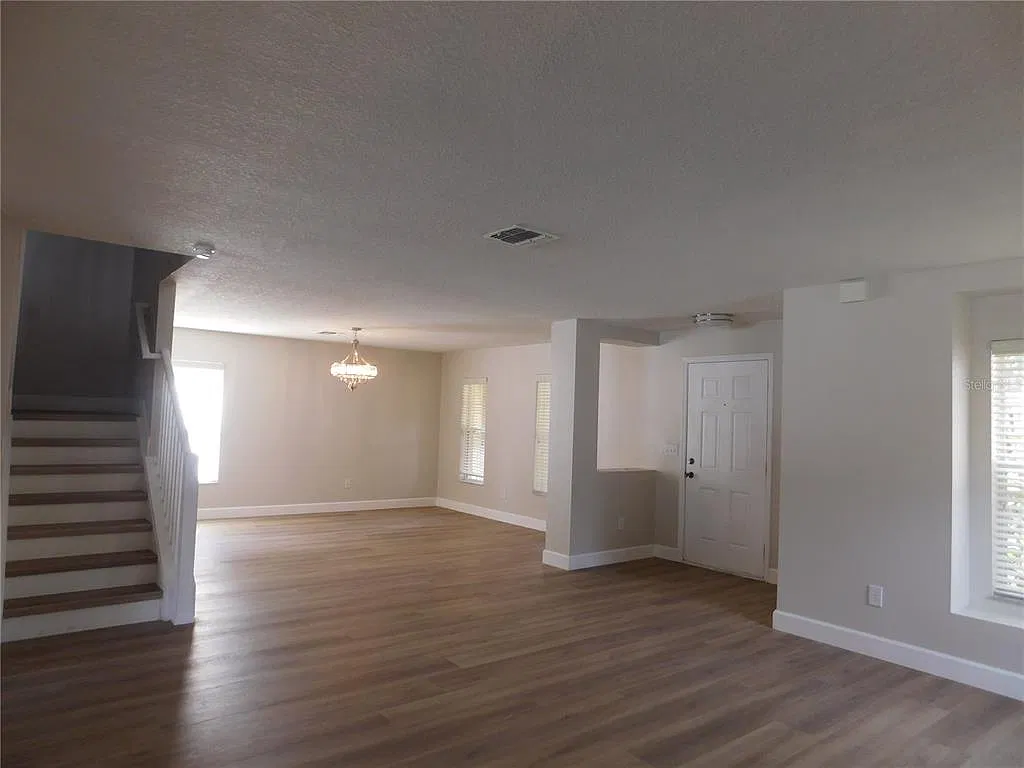 3 bed, 2.5 bath, 2919 sqft, $3,200 — Photo 4
