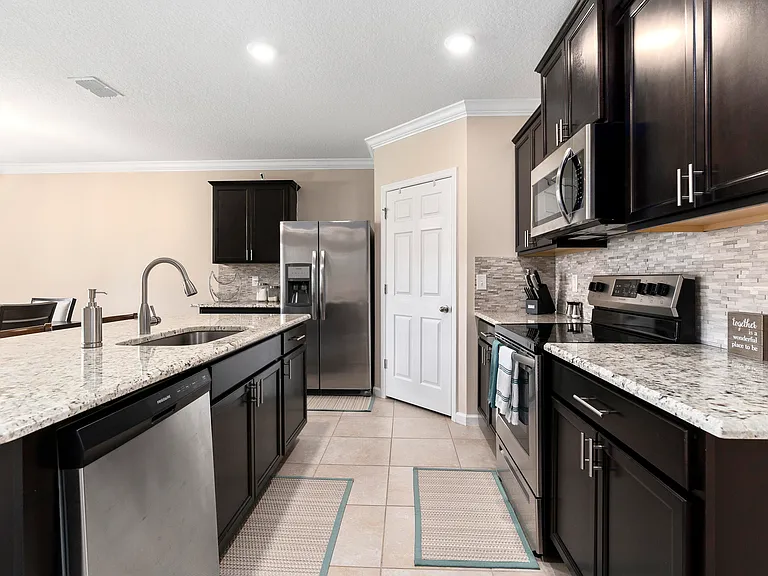 1810 SW Capehart Ave — Photo 8