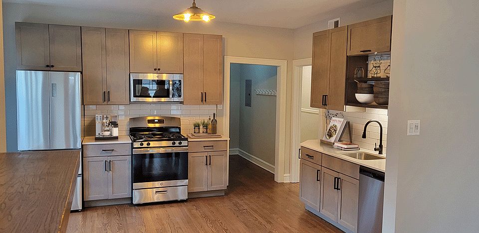 2nd image of 2228 N Kenmore Ave APT 1