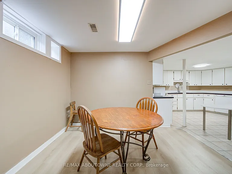 1156 Old Colony Rd #LOWER — Photo 12