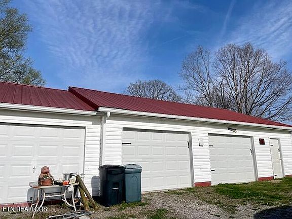 4th image of 2108 Grey Ridge Rd