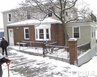 1st image of 32 Thurman St
