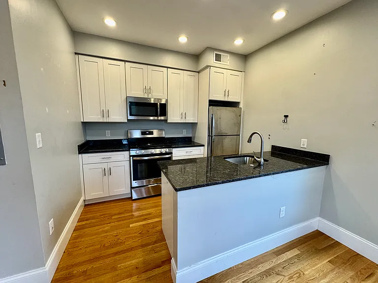 405 S Huntington Ave #2R — Photo 19