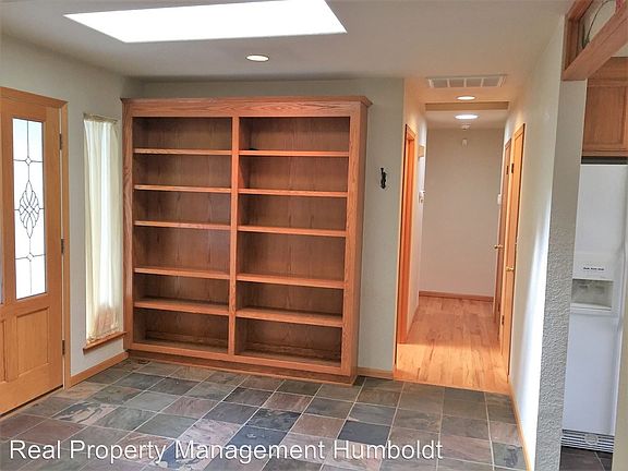 5th image of 2185 Irving Dr