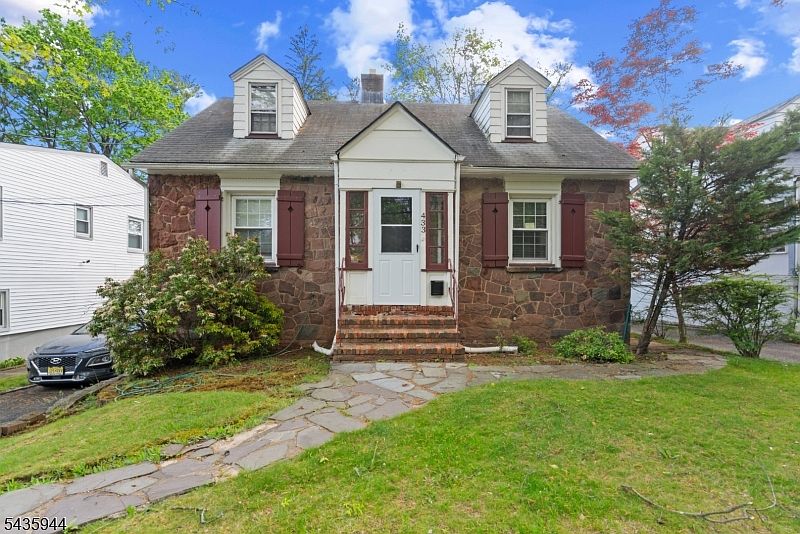 1st image of 433 Mount Pleasant Ave