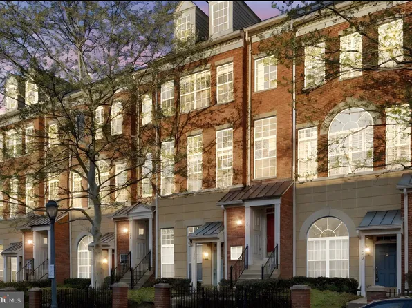 1881 Crescent Park Dr, Reston, VA 20190