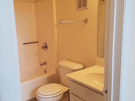 3rd image of 105 Victoria Pl #105B