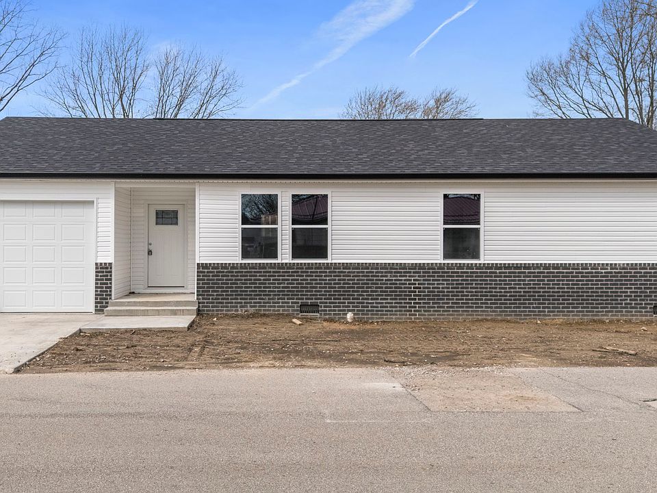 1st image of 982 N 3rd St