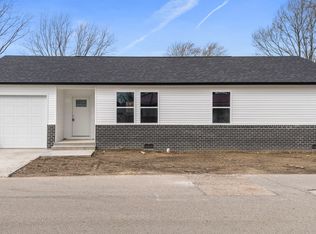 982 N 3rd St, Austin, IN 47102