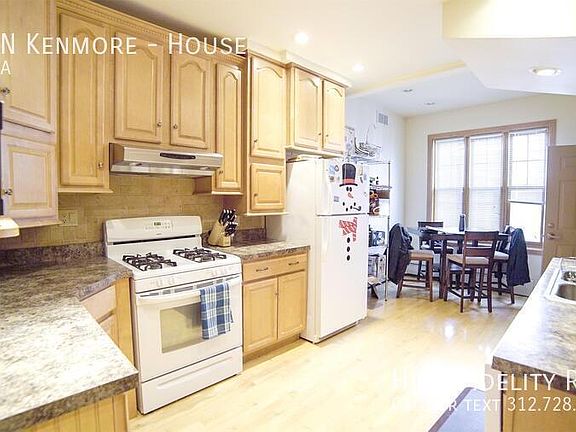 3rd image of 2744 N Kenmore Ave
