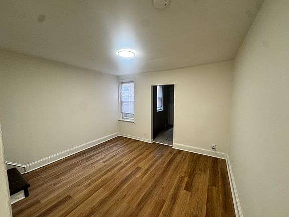 4th image of 321 E 22nd St