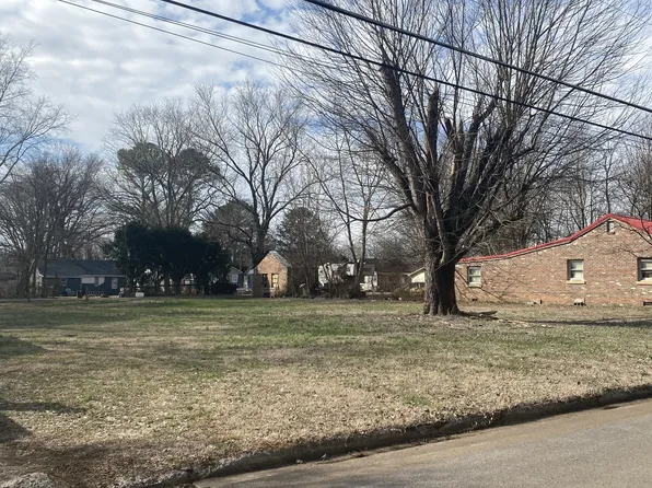 523 3rd St, Lawrenceburg, TN 38464