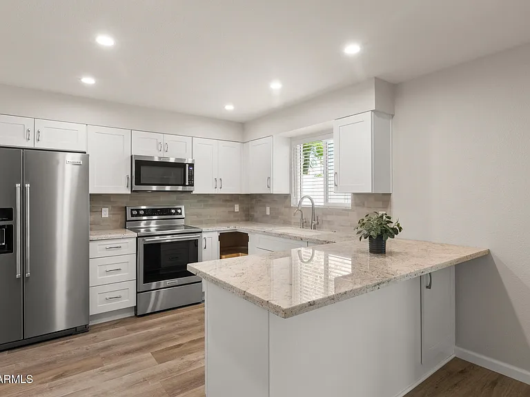 224 E Oxford Dr — Photo 1