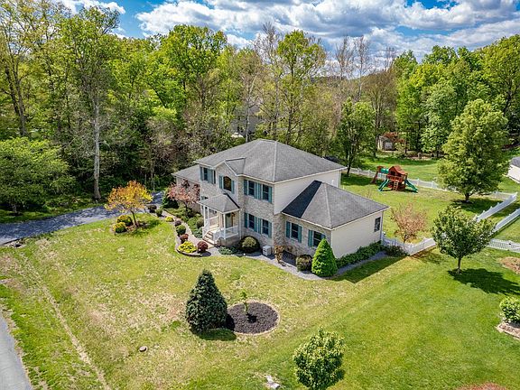 3rd image of 3265 Berryfield Dr