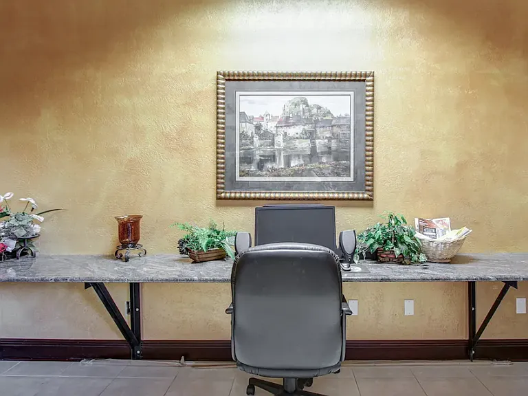 Stonecreek Luxury Apartment Homes — Photo 11