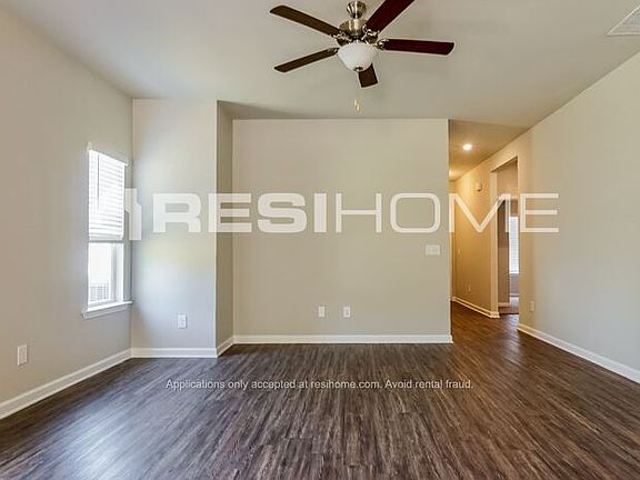 4th image of 2025 Glades Dr