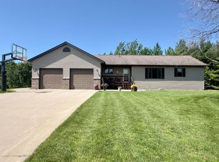 403 11th Ave NW, Dodge Center, MN 55927