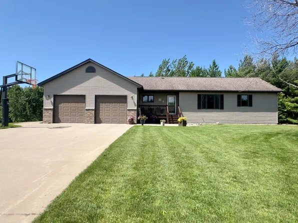 403 11th Ave NW, Dodge Center, MN 55927