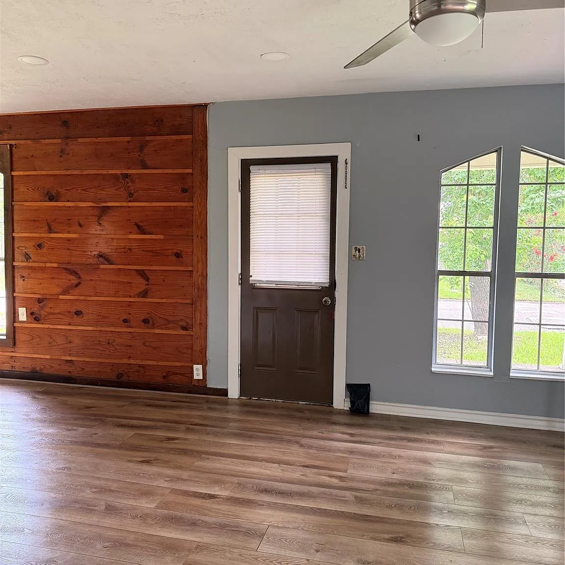 3 bed, 1.0 bath, 858 sqft, $1,350 — Photo 3