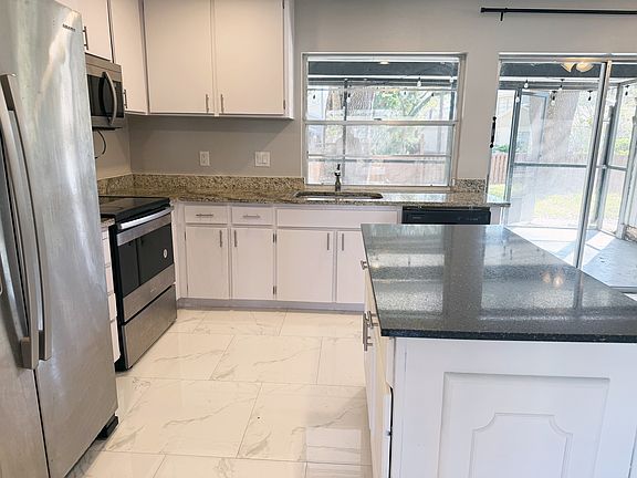 3rd image of 14688 Pine Glen Cir