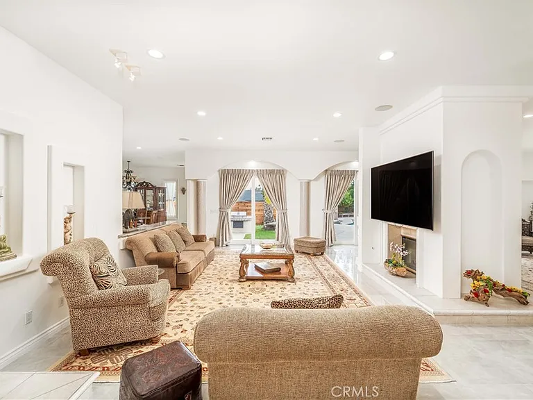 5206 Topeka Dr — Photo 16