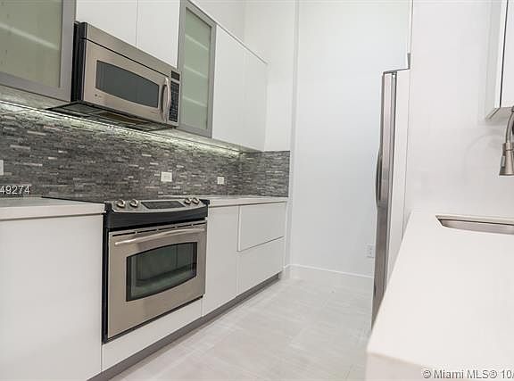 5th image of 18800 NE 29th Ave APT 123