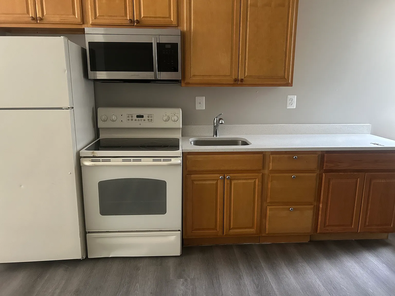 Studio, $990 — Photo 2