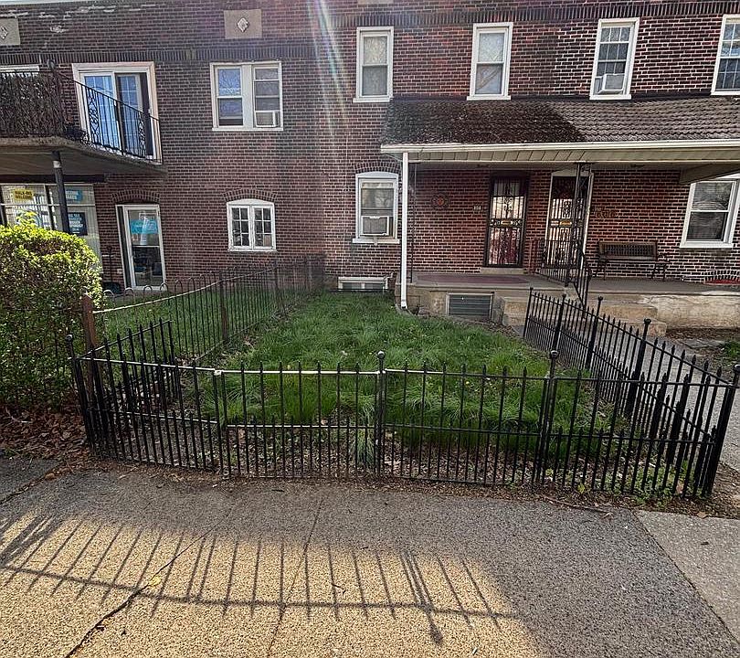1st image of 804 Kenmore Rd