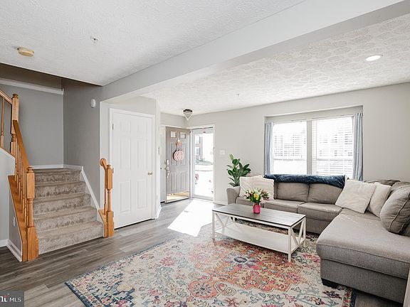 3rd image of 452 Rose Way