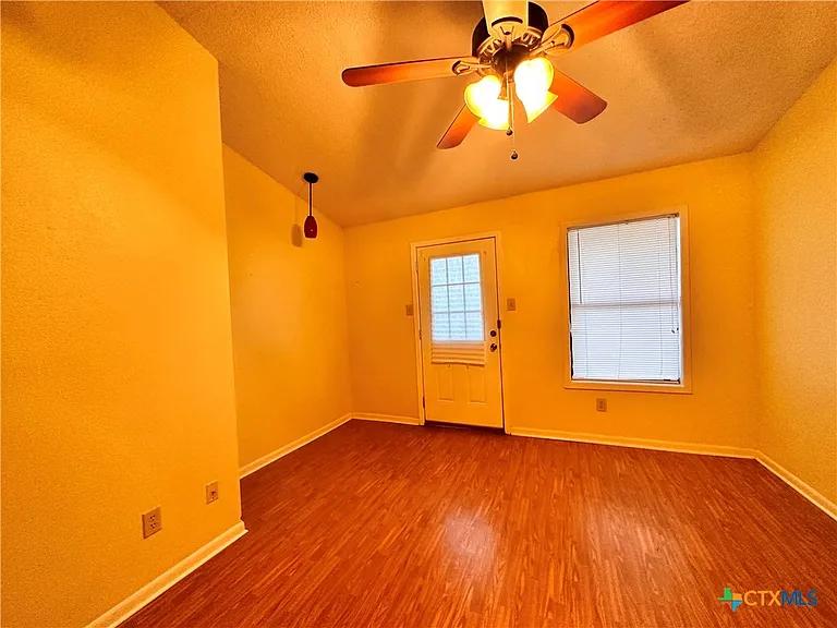 901 Hillyer St — Photo 8