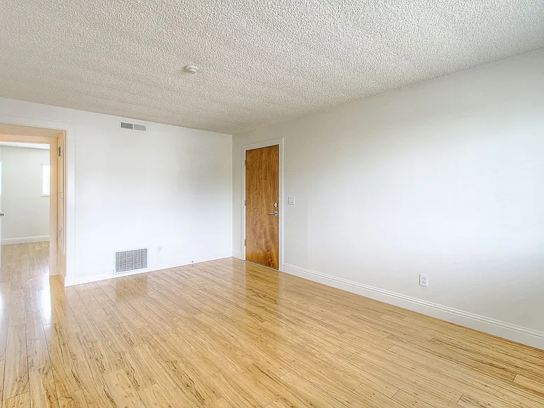 1532 Atlanta Ct #7 — Photo 6