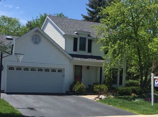 1019 Holly Cir, Lake Zurich, IL 60047