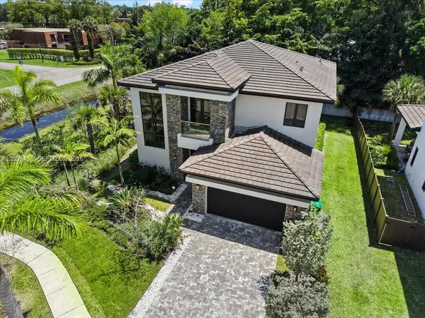 12120 Rhino Oaks Dr, Davie, FL 33325