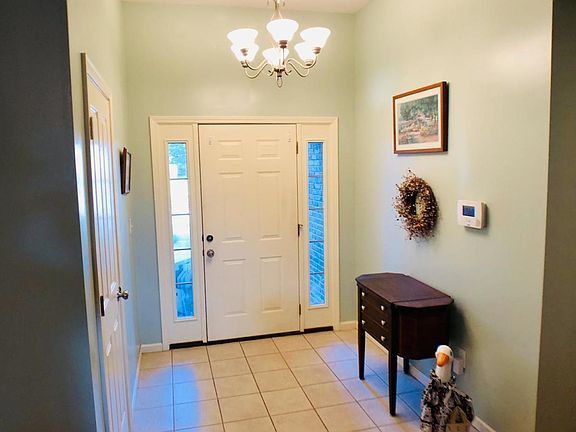 Entry way with coat closet