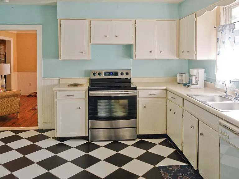 239 Washington St — Photo 5