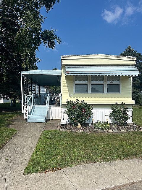 1st image of 612 Barefoot Ln