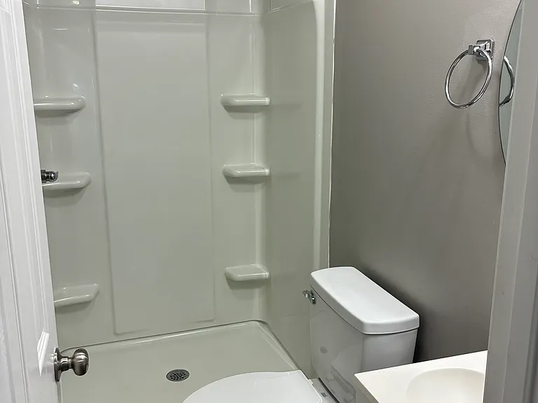 712 Viola St E #B — Photo 5