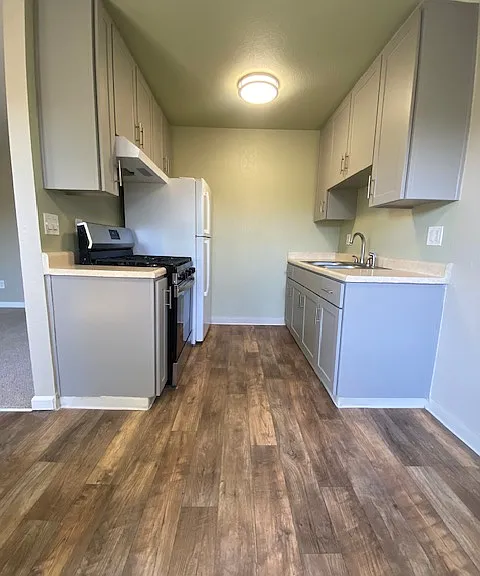 Lincoln Village Apartments — Photo 39