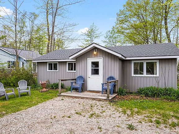 4th image of 629 Bruce St #13