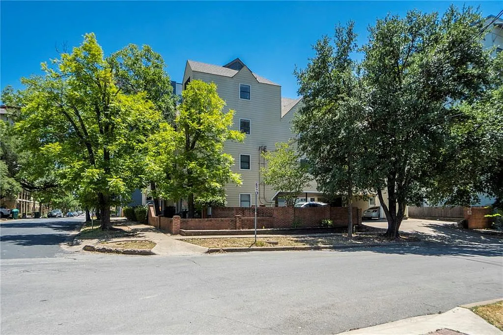 Building Photo - 2510 San Gabriel St #303