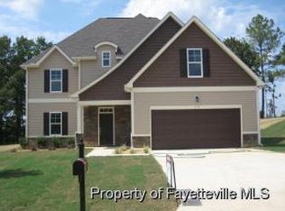 646 Heathrow Dr, Spring Lake, NC 28390