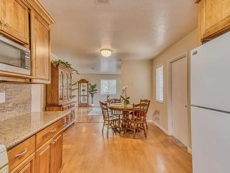 312 Grace Cir — Photo 9