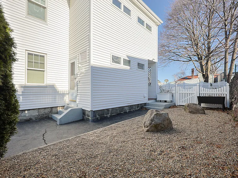 52-54 Clarence St #1 — Photo 56