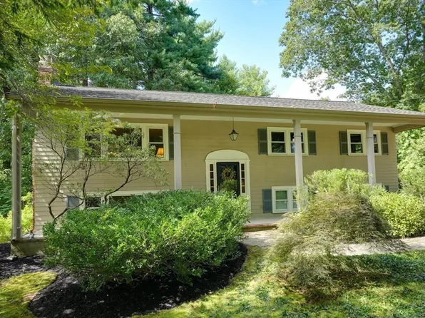 50 Hearthstone Dr, Medfield, MA 02052