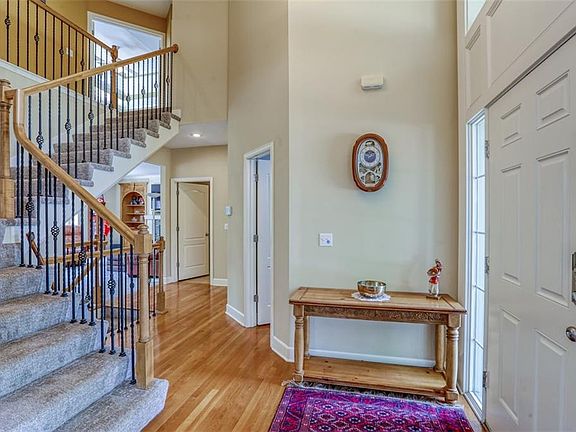 5th image of 409 Deer Dr