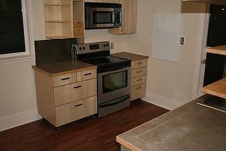 Kitchen - Apt A