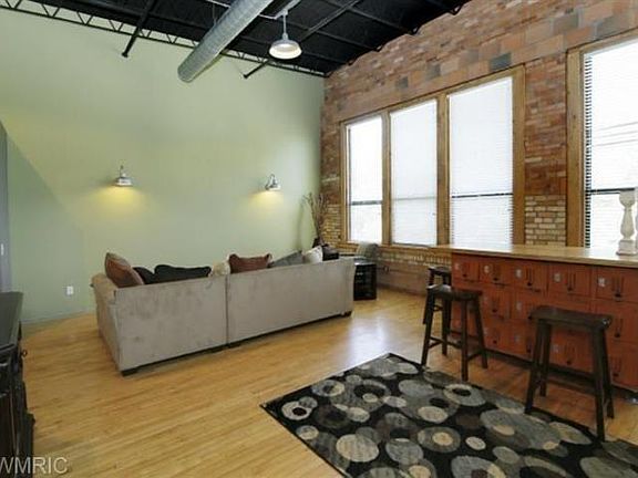 3rd image of 500 Erie St